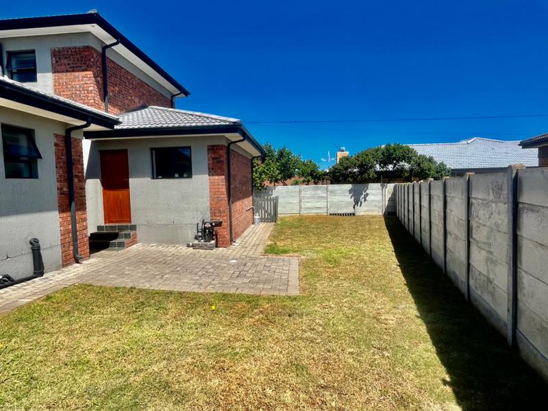 3 Bedroom Property for Sale in Fraaiuitsig Western Cape